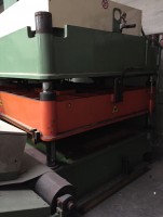  Cutting press  ..  .   Used - Second Hand Textile Machinery 