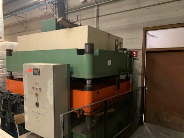  Cutting press  - Second Hand Textile Machinery  