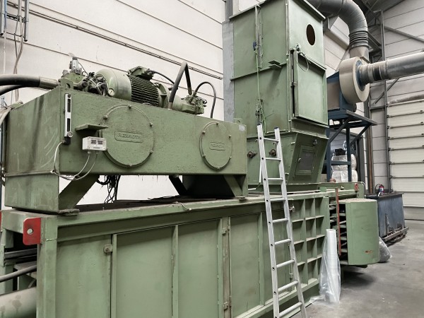  Bales press for flock PIFEROEN . - Second Hand Textile Machinery 1999 